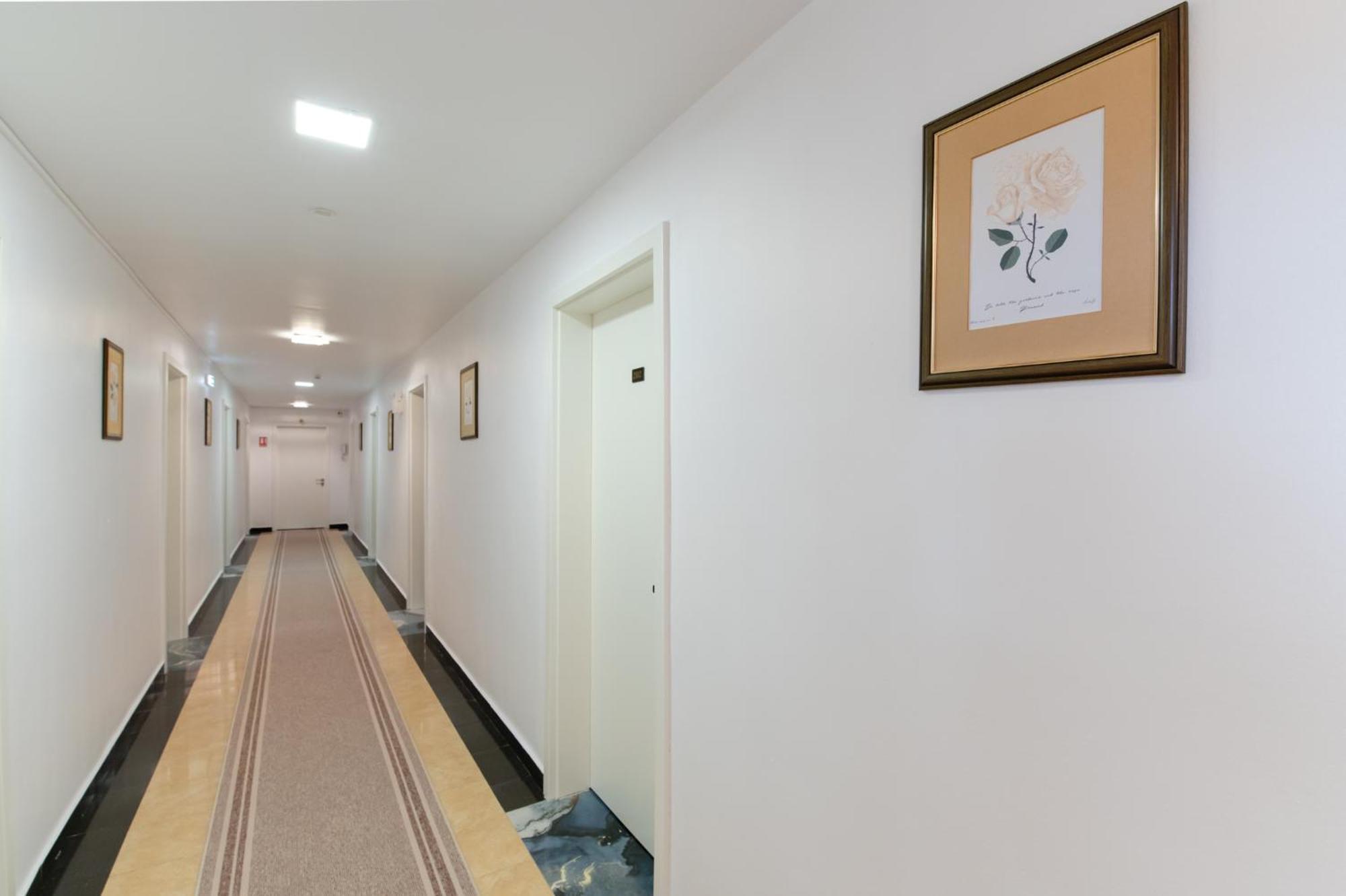 Hotel Royal Plaza By Timhotels Timisoara Exterior photo