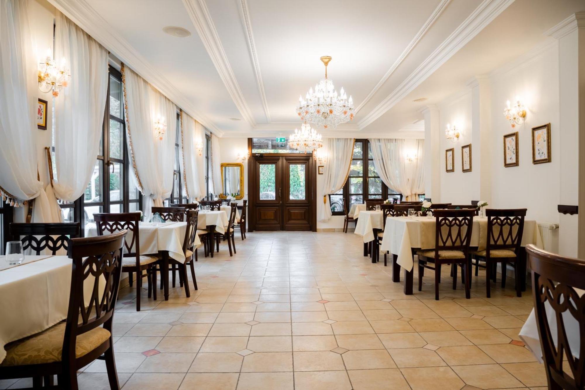 Hotel Royal Plaza By Timhotels Timisoara Exterior photo