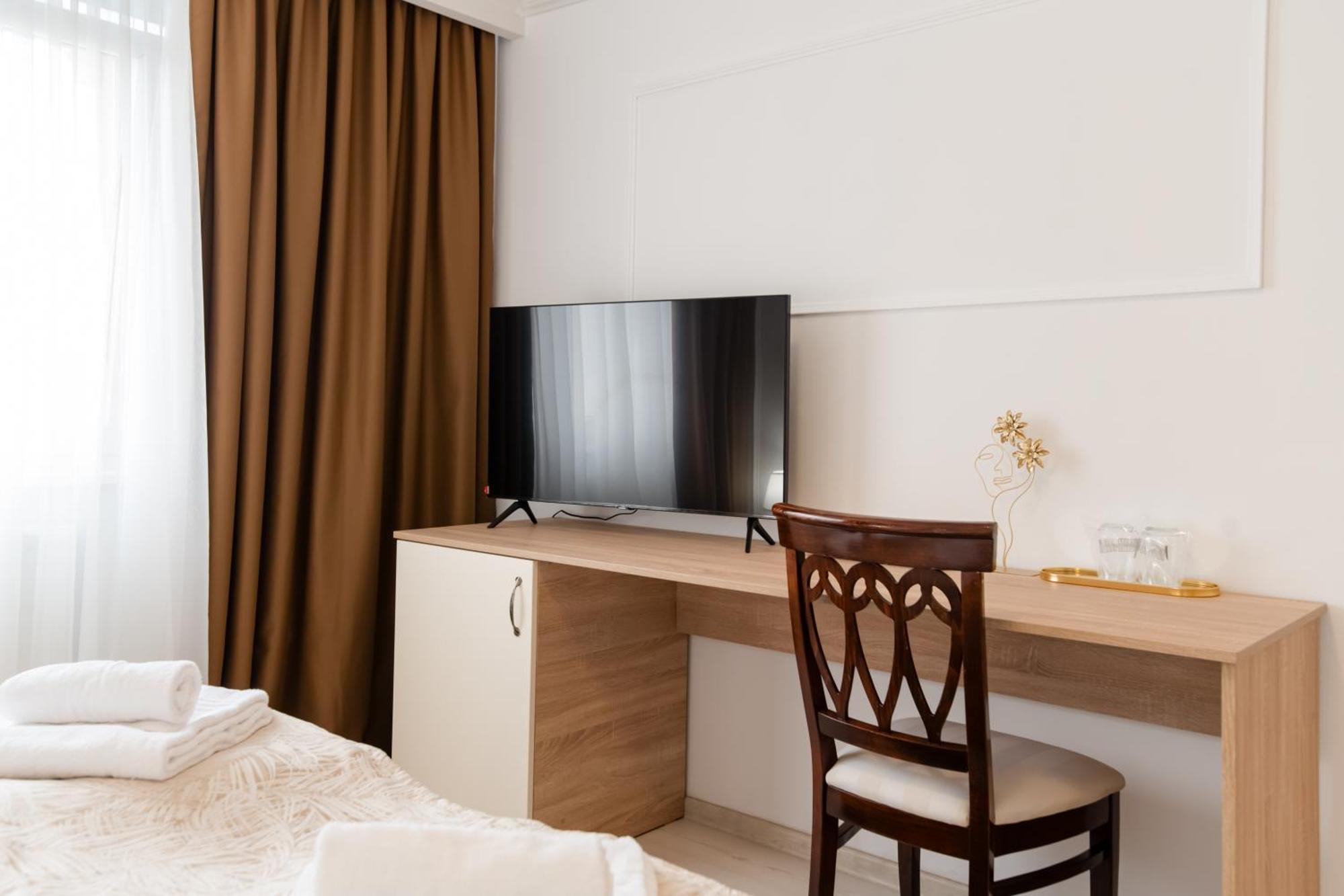 Hotel Royal Plaza By Timhotels Timisoara Exterior photo