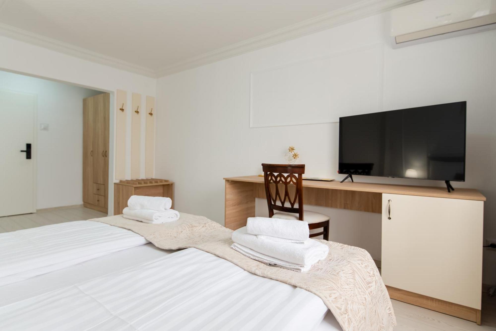 Hotel Royal Plaza By Timhotels Timisoara Exterior photo
