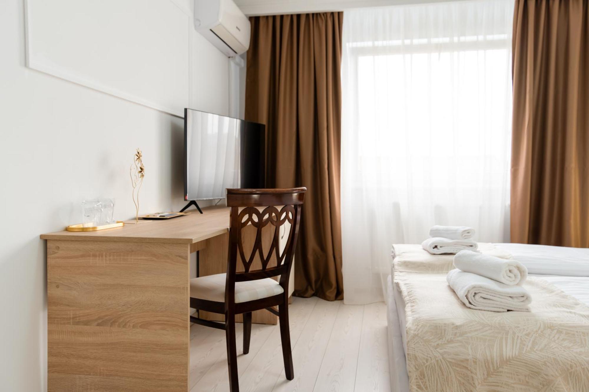 Hotel Royal Plaza By Timhotels Timisoara Exterior photo